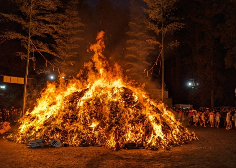どんど焼きとは?いつ燃やすの?地域別の違いも徹底解説